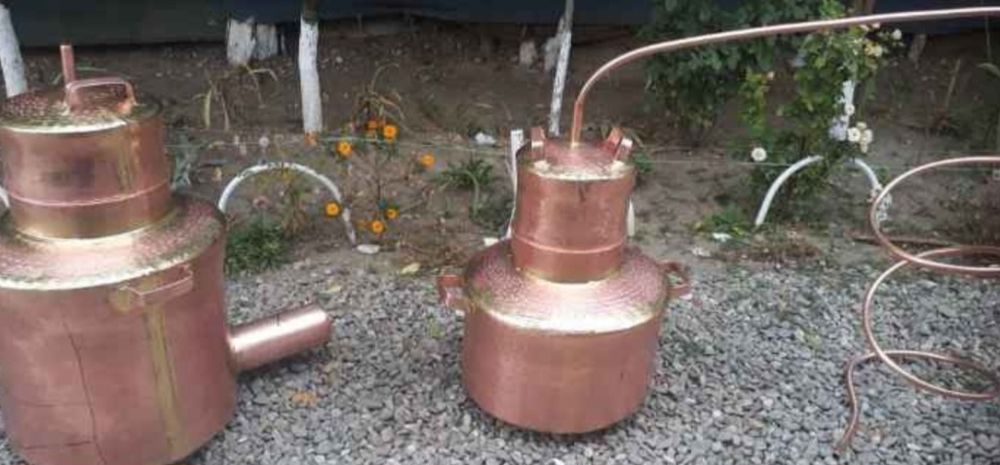 vând Am pe stoc următoarele dimensiuni de cazane de țuică 100 litri 120 litri 140 litri 160 litri 180 litri cazanul are teva