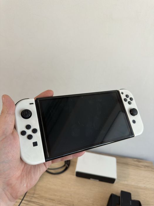 Продам Nintendo Switch OLED много игр| Нинтендо Свитч ОЛЕД