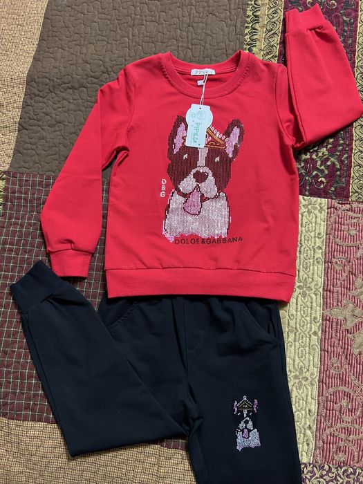 Продается костюм новый , хорошего качества на 6-8 лет