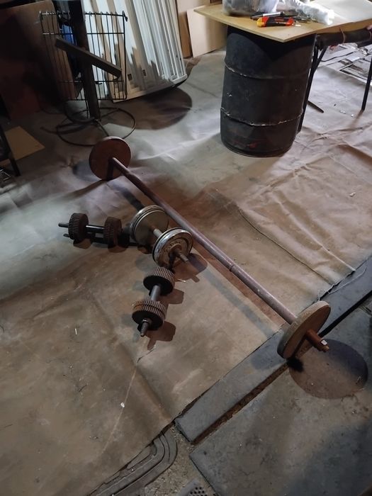 Гантели и штанга.