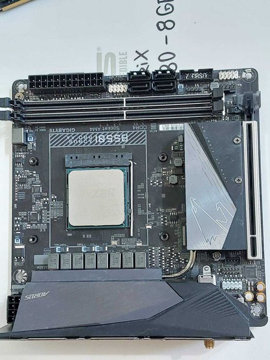 AMD Ryzen 7 3700X + Gigabyte B550i Aorus Pro AX Wi-Fi