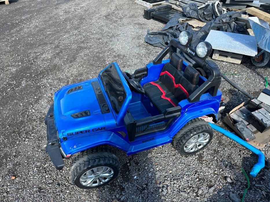 Игровые машинки.