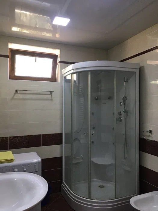 Hamid Olimjon metro oldida kvartida beriladi