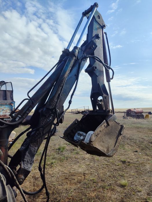 ЮМЗ-6 трактор  эксковатор