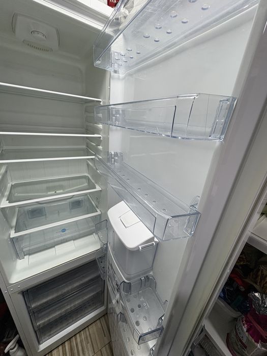 Combina frigorifica Beko, dispenser apa, inregistrate mesaje audio, A+