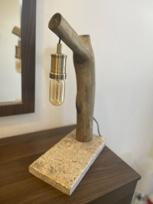 Дървени настолни лампи