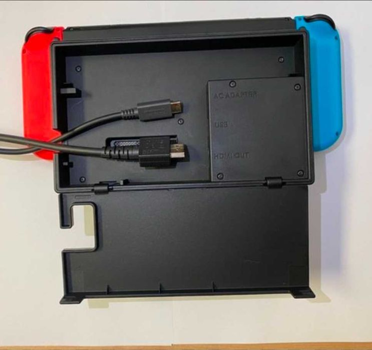 DOCK за Nintendo Switch имам и игри