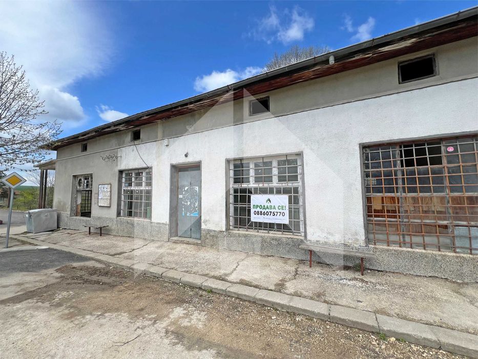 Продава търговски (промишлен) обект - магазин в с. Сечище (обл. Шумен)