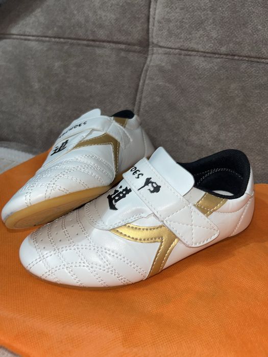 таэквандо аяқ киімі сатылады