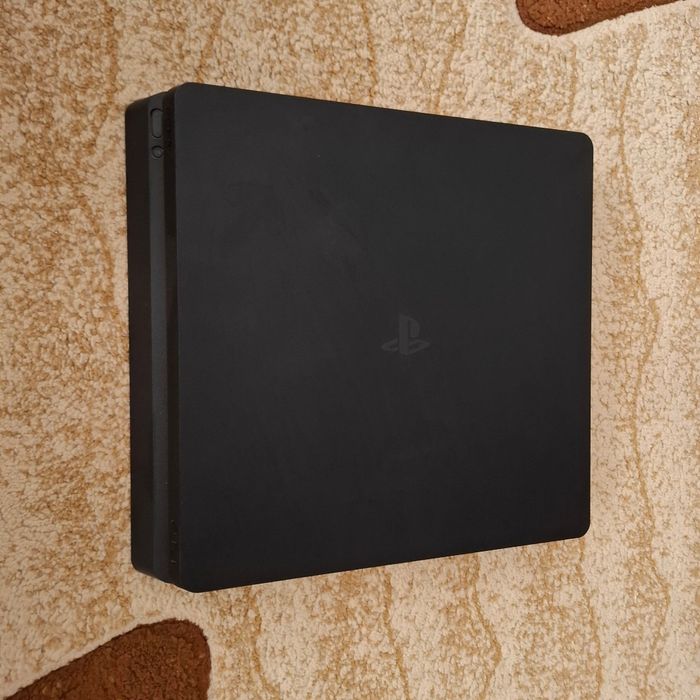 Vând PS 4 slim 500 GB , fara probleme tehnice