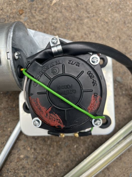 Привод стеклоочистителя Зил-4301, 3501 в сборе