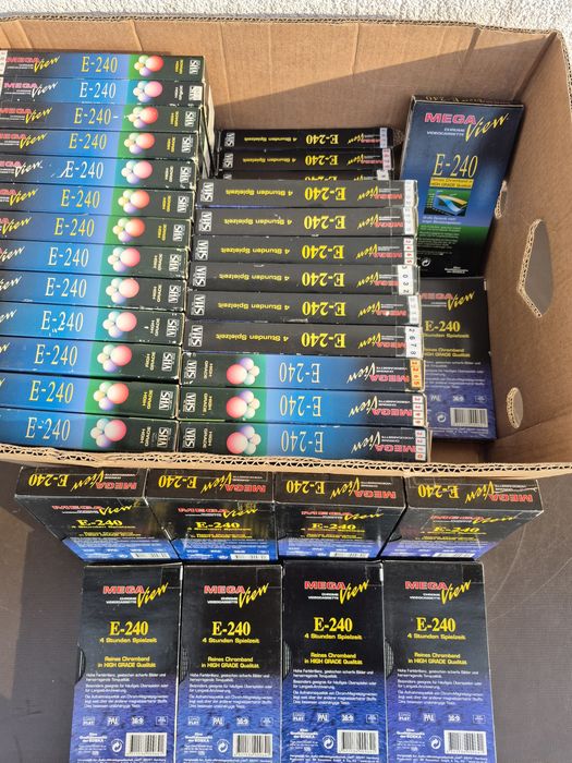 Vând lot 30 casete video VHS originale Mega view, 240 minute cu filme
