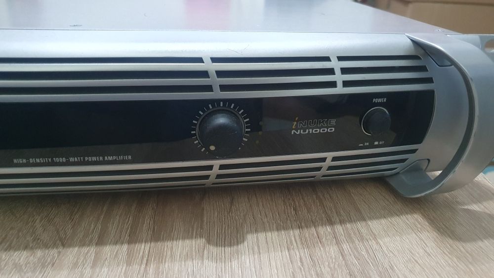 Amplificator Behringer NU1000
