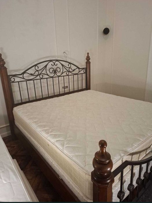 QUEEN SIZE pat dormitor in perfecta stare cu saltea