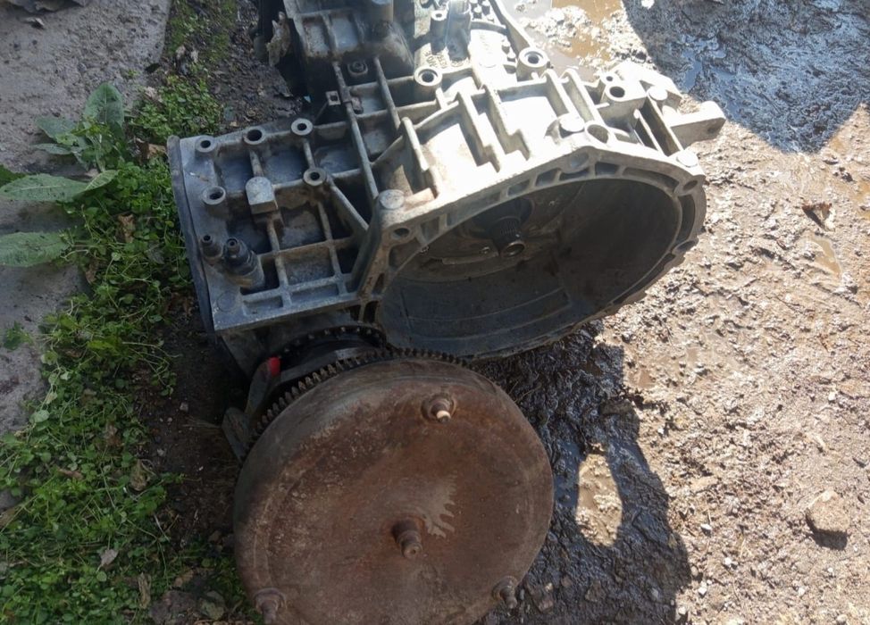 Продам не рабочую коробку автомат (GOLF 3)