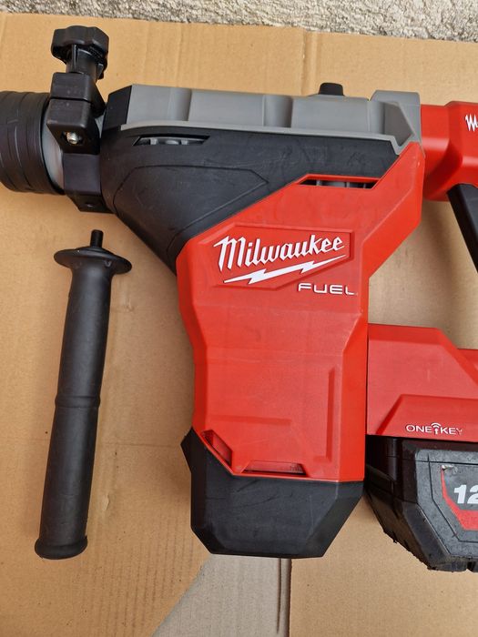 Milwaukee rotopercutor sds max  pe acumulatori