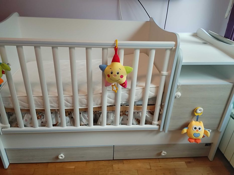 Бебешко легло с люлка, с включена антирефлуксна  възглавница