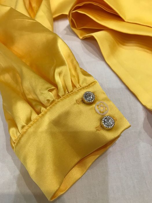 Елегантна блуза с пера