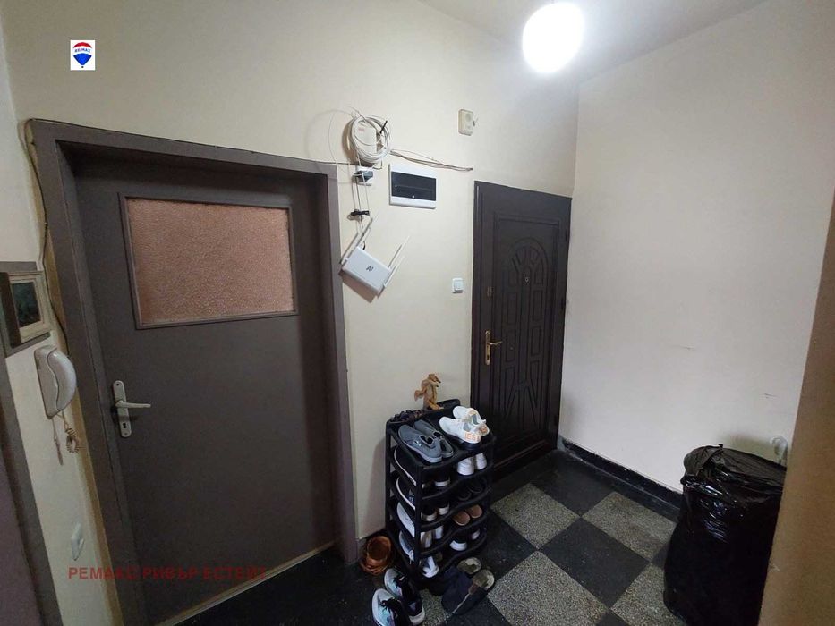 Продава се Тристаен апартамент в Русе, Център - 90 кв.м за 819 €/кв.м - Снимка #8