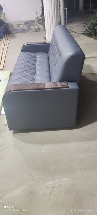 Divan ot Black Oficce