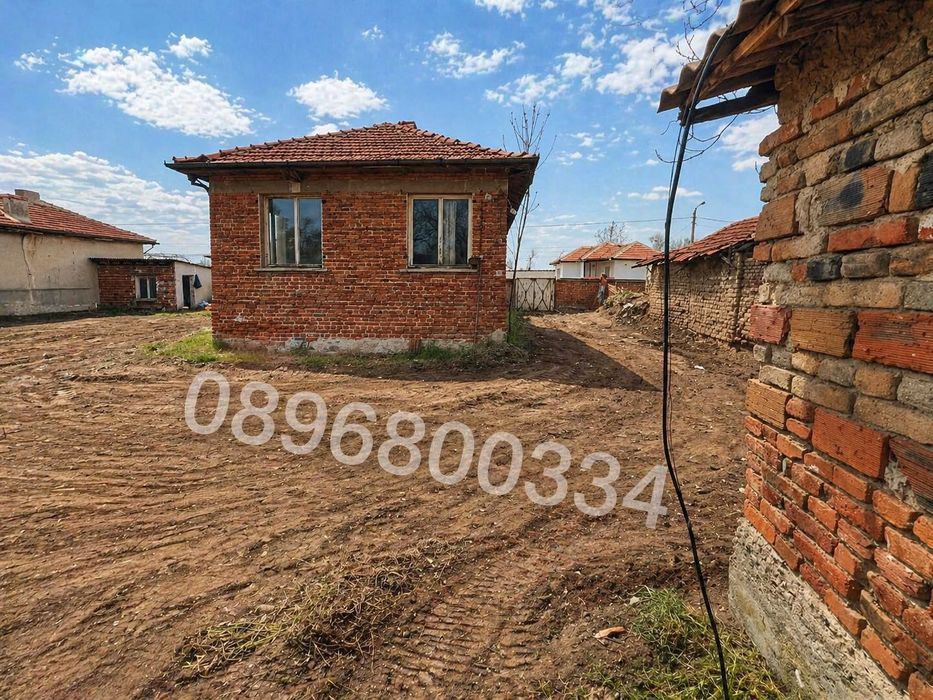 КЪЩА с голям двор и отлична локация в с. Пъдарско, обл. Пловдив