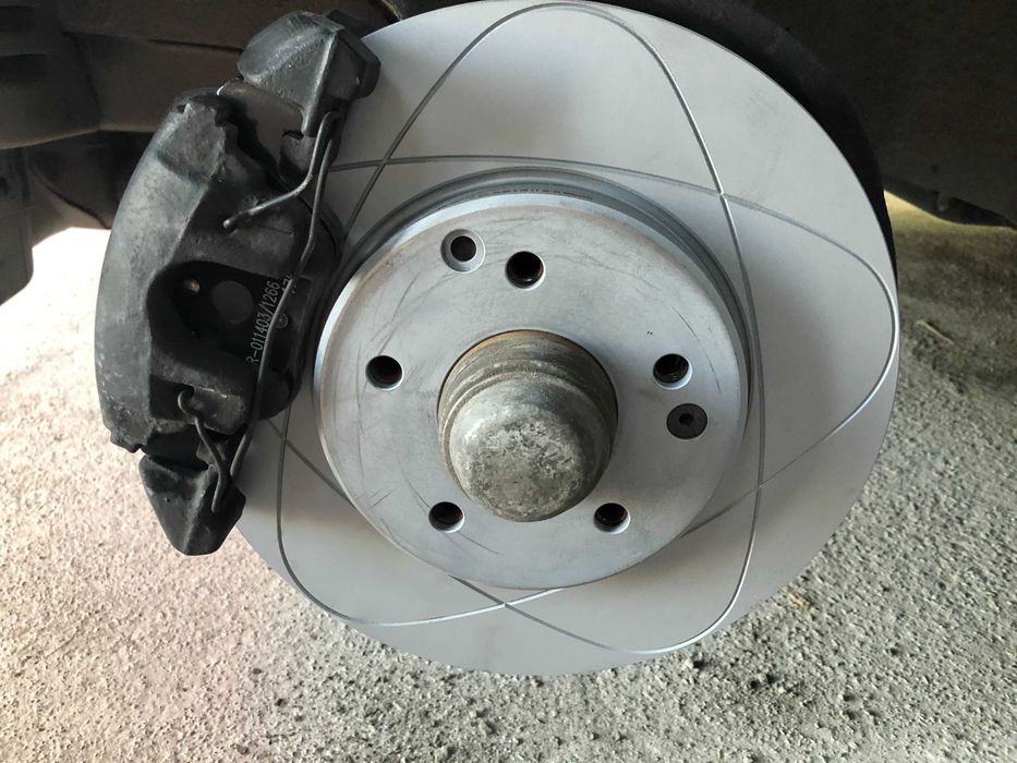 Тормозные колодки и диски на Toyota