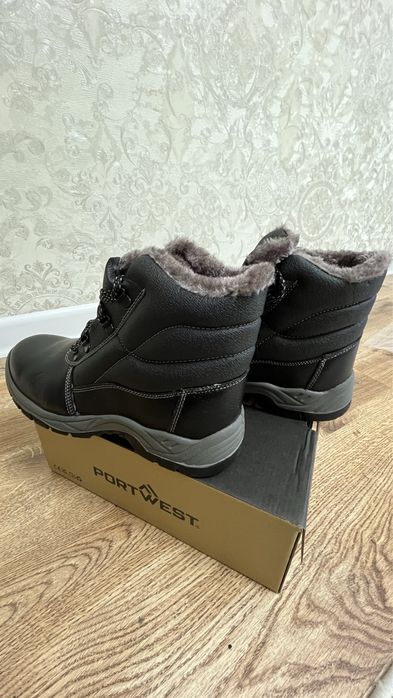 Зимняя спец.ботинка 43 размер