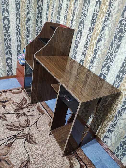 Продам компьютерный стол