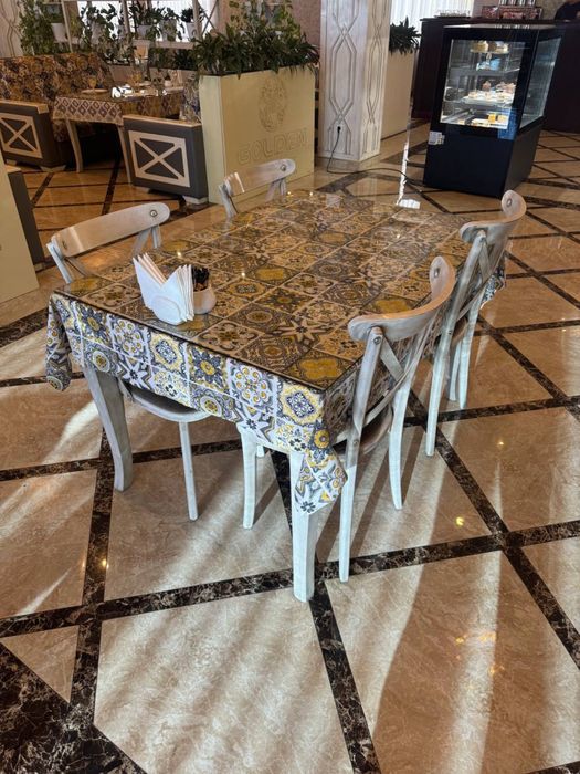 Срочно продается сто стулья