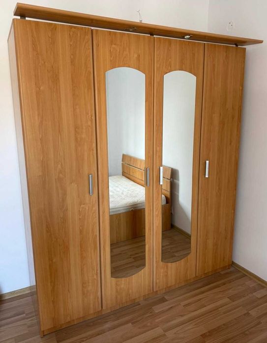 Sifonier cu 4 usi si Oglinda; Dulap 1,80 cu rafturi si bara de umeras