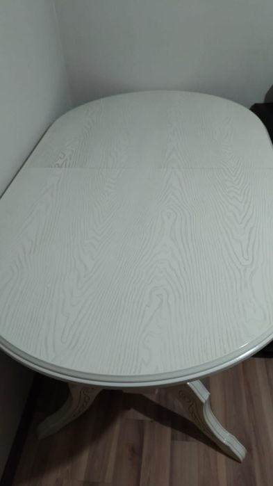 Продам обеденный стол