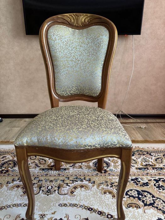 продаются стол и стулья