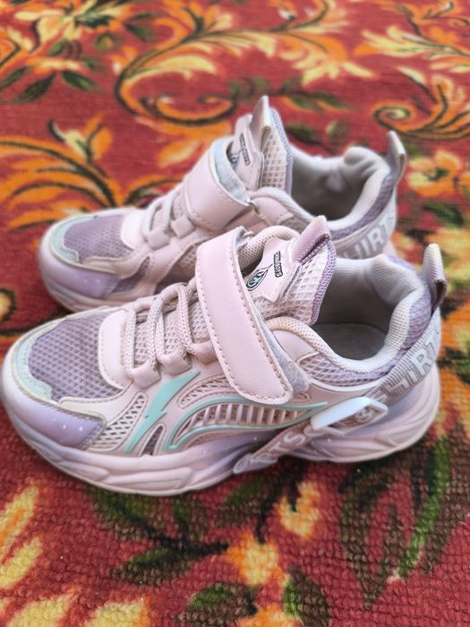 Детские кросовки на девочку