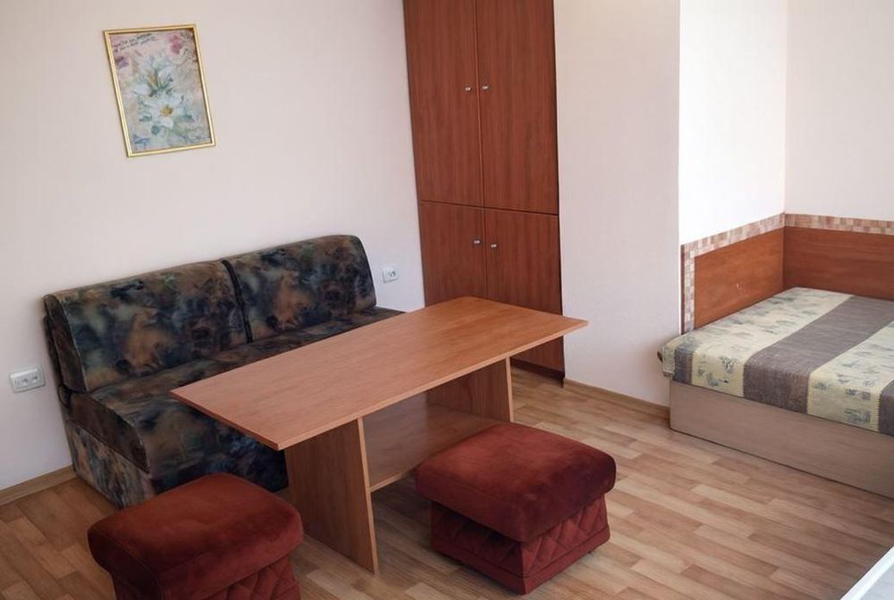 Дава се под наем Едностаен апартамент в Варна, Спортна зала - 34 кв.м за 250 € - Снимка #1