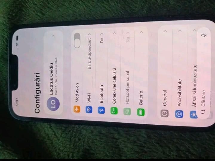 Vând iPhone 13 detalii în privat