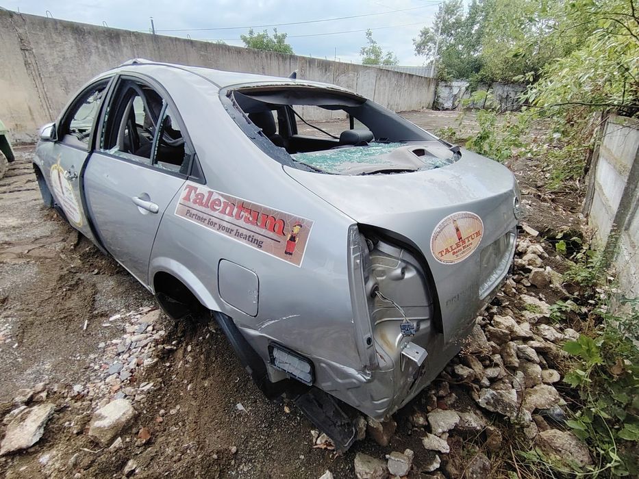 Fuzeta fata stanga Nissan Primera 2004 2.0 MT (140 hp)