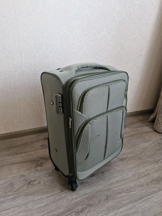 Продам чемодан!!!