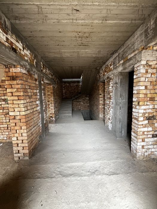 Уч кахрамон участок 5 соток 8 комнат (от поста 1 км)