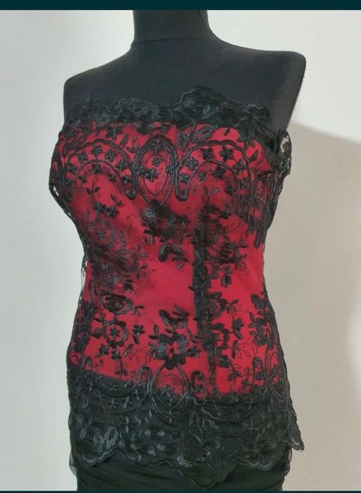 Rochie din  dantela neagra franțuzească cu  tull fronsat ;