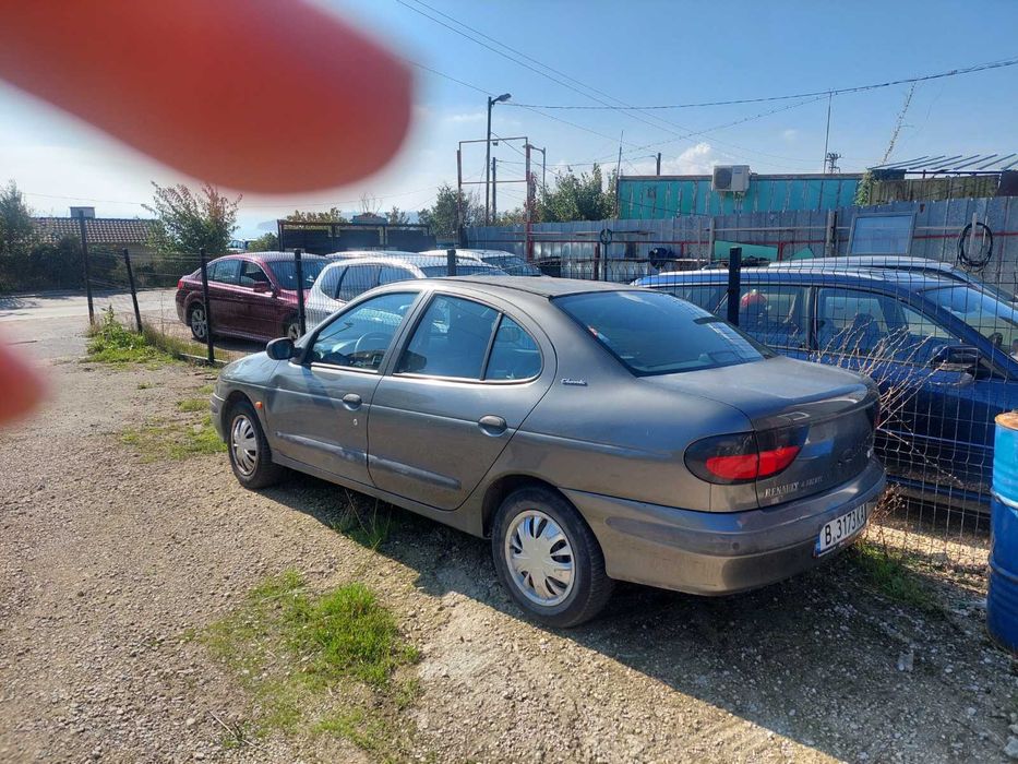 Рено Меган продавам