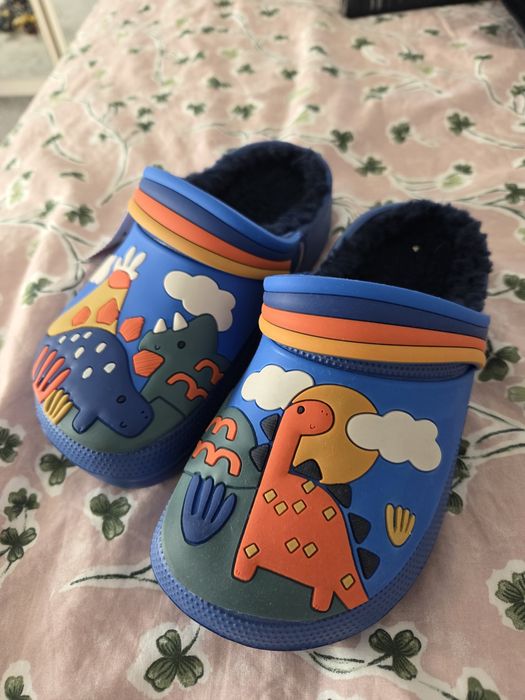 Papuci tip crocs de la Next