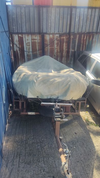 Надуваема лодка 3.70 с регистриран колесар и Ел. котва