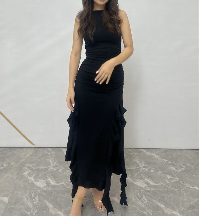 Продаю чёрное элегантное платье