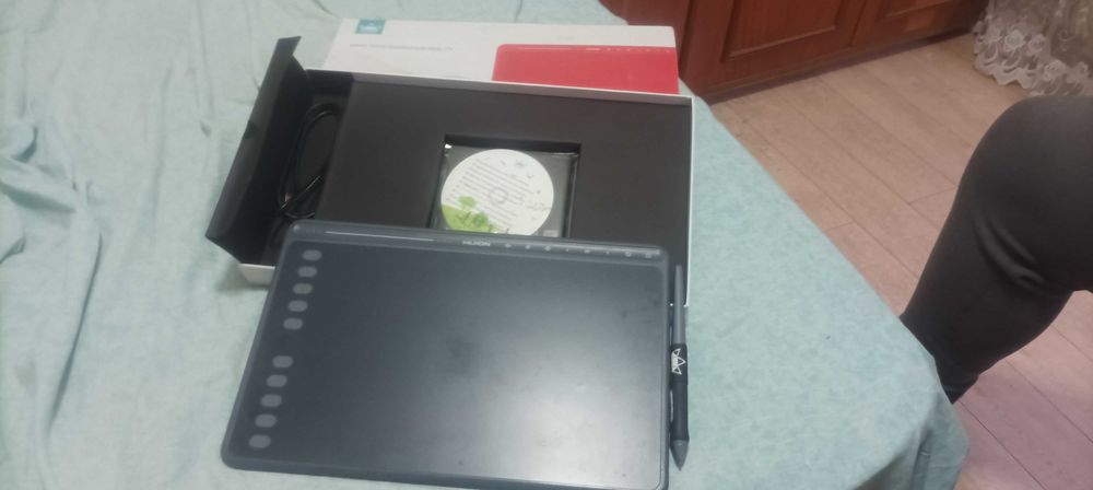 Продам графический планшет Huion HS611
