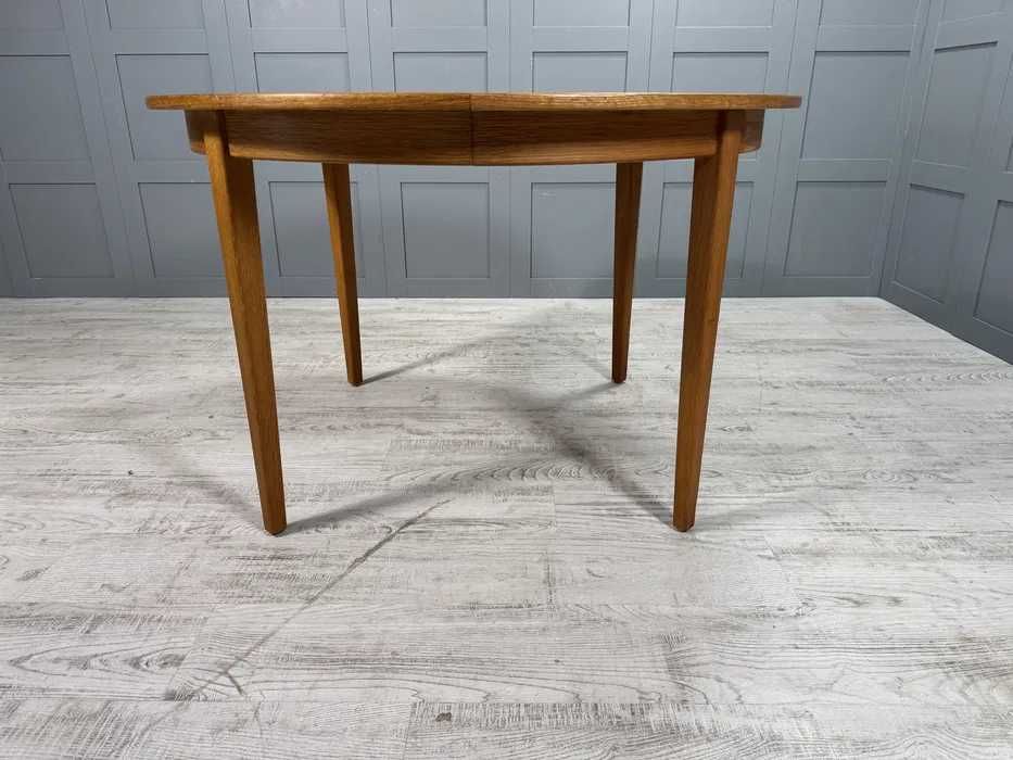 Кръгла, разтегателна трапезна маса от 60-те К109-Д