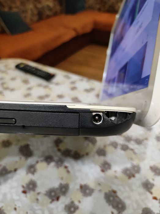 Продавам лаптоп Toshba Satellit-L750-1M9