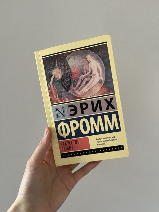 Продам книги каждая 1000тг