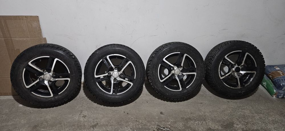 Продам комплект дисков с резиной