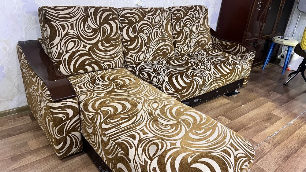 Диван и кресла. Алмалык