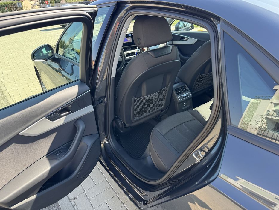Vand Audi A4 35 TFSI , Benzina mild hybrid, an 2023, 22000 km, unic proprietar
